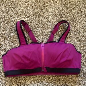 VS Knockout Sports Bra 36DD